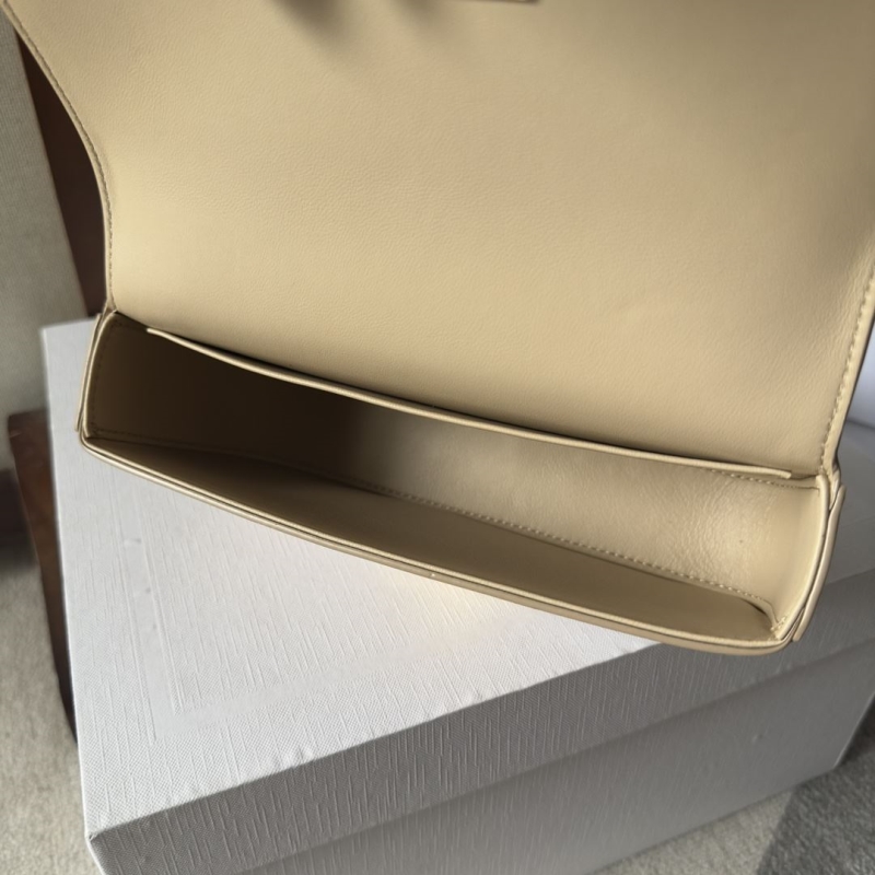 Ce1i*e triomphe bags